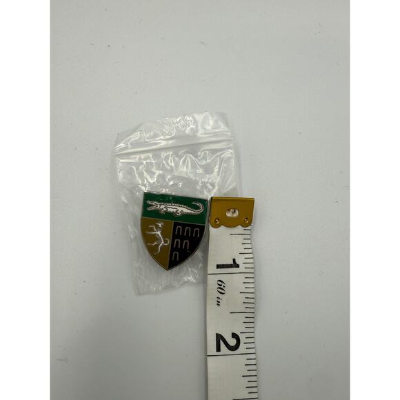 Lot of 12 Vintage Crest Shield Pins - Collectable Heraldry Lapel Pins - Picture 3 of 4